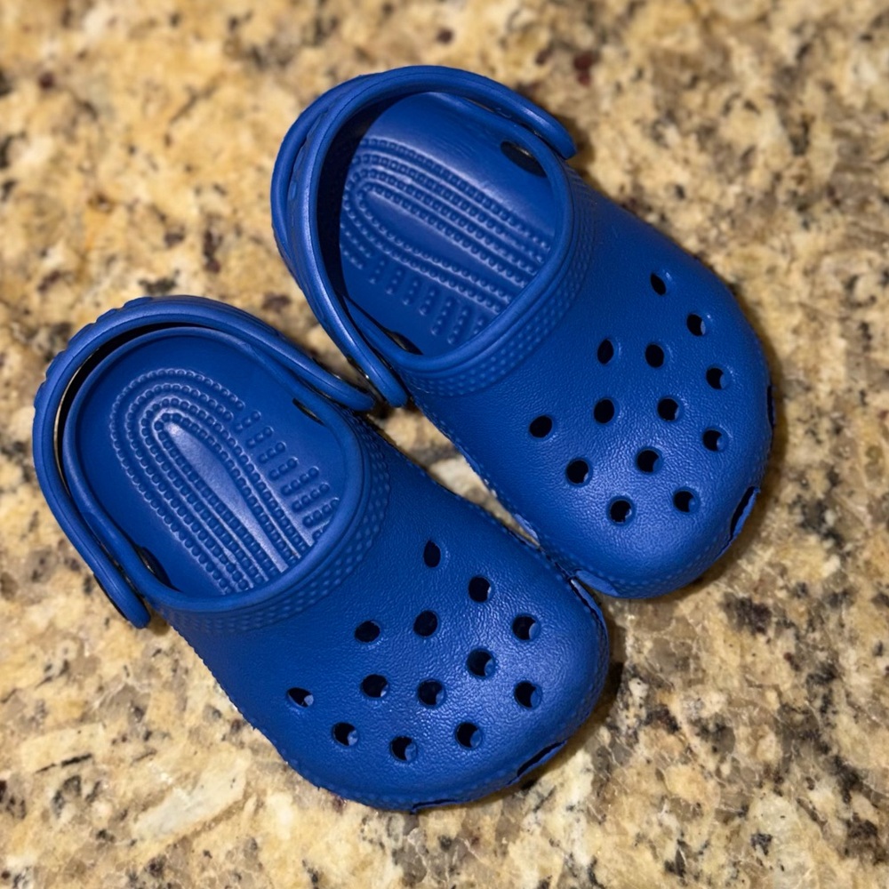 CROCS Kids Electric Blue Classic Clogs